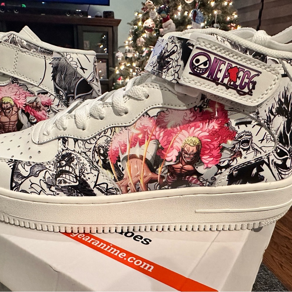 One Piece brand new sneaker, size 43 size 9.5/10 in Mens, 10.5/11 in Womens.